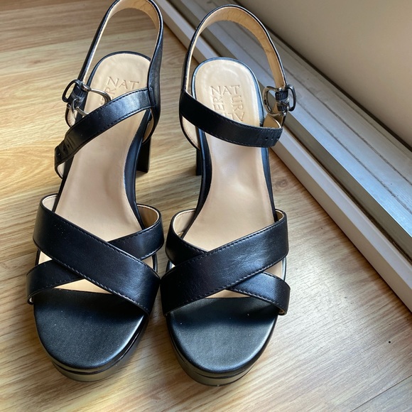 Black leather heeled sandal - Picture 7 of 9